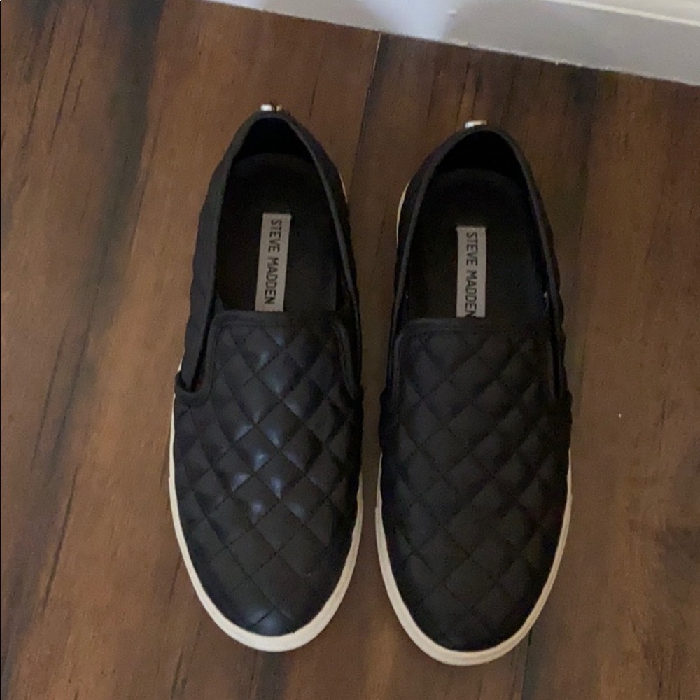 Steve Madden black quilted shoes